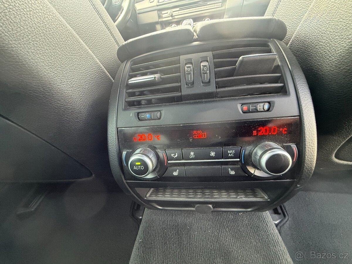 BMW 530 XDrive Touring 190 kW 4x4 Automatic - 13