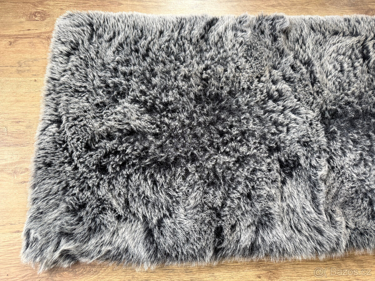 Dva kožešinové koberce 166x236cm a 61x120cm - 13