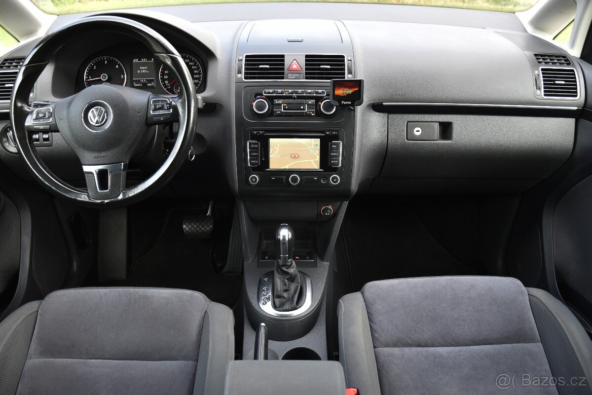 Volkswagen Touran 1.6 TDi CR HIGHLINE DSG,XENONY,KAMERA,TEMP - 13