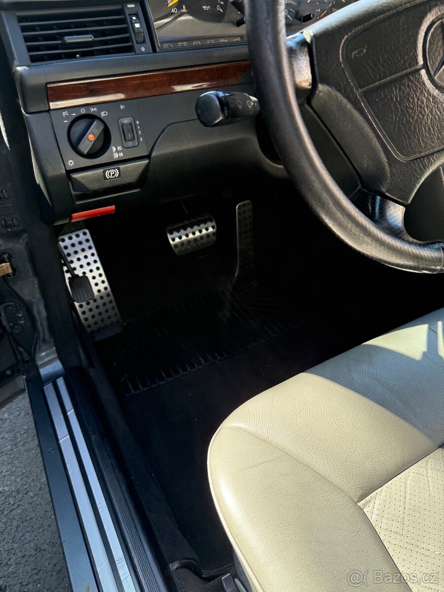 Mercedes-Benz C124 Coupé - 13