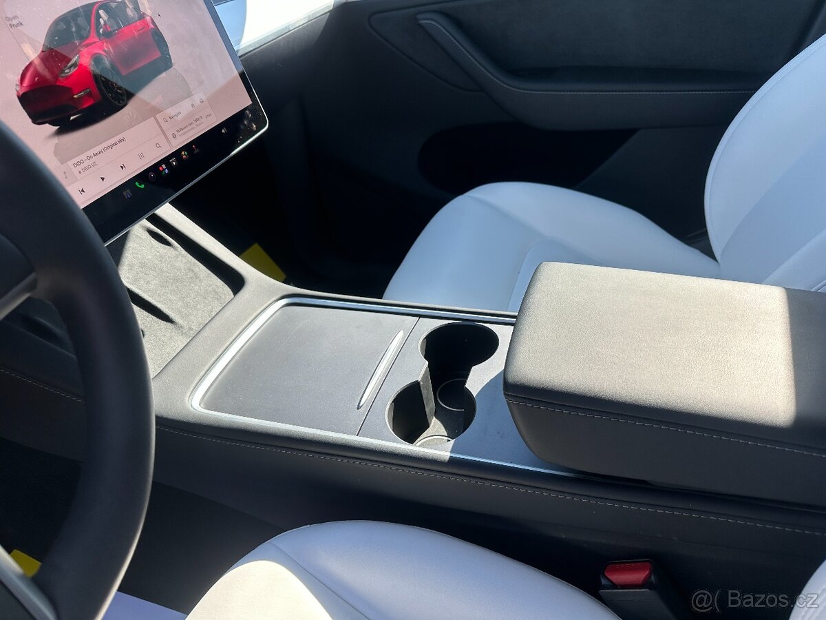 Tesla Model Y 2025 - 13