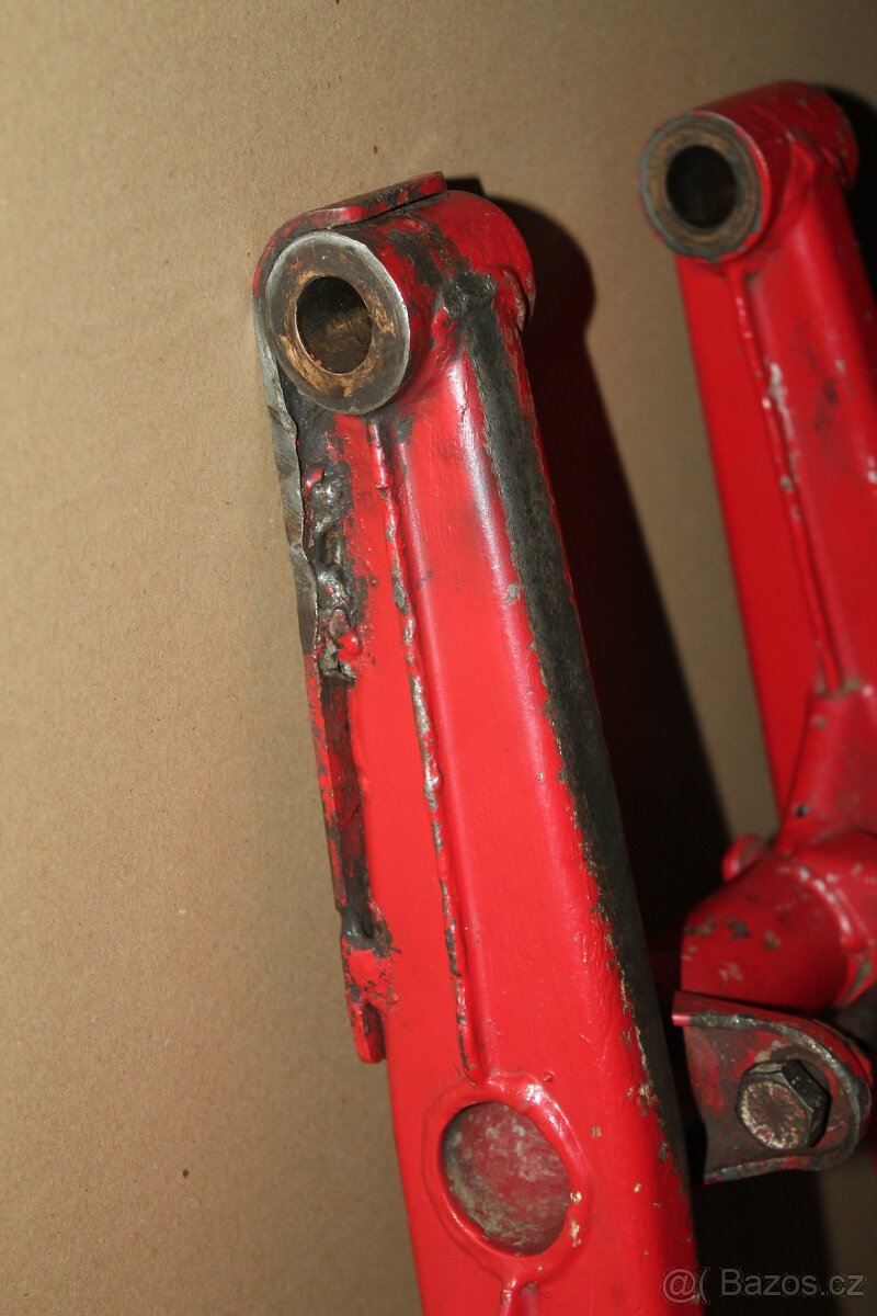 ČZ 125/519 Kyvná vidlice - 13