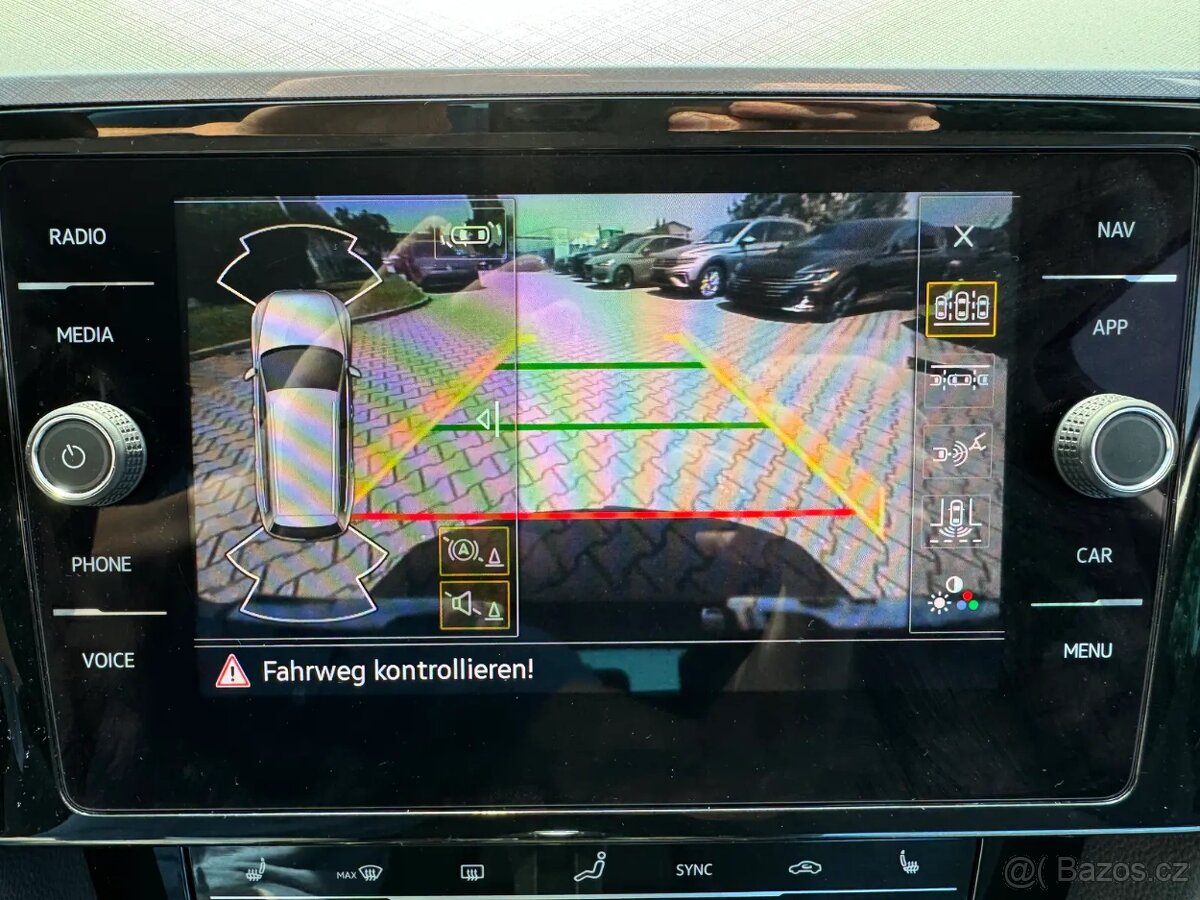 Volkswagen Passat Business TDI 147kw R-line/tažné/kamera/LED - 13