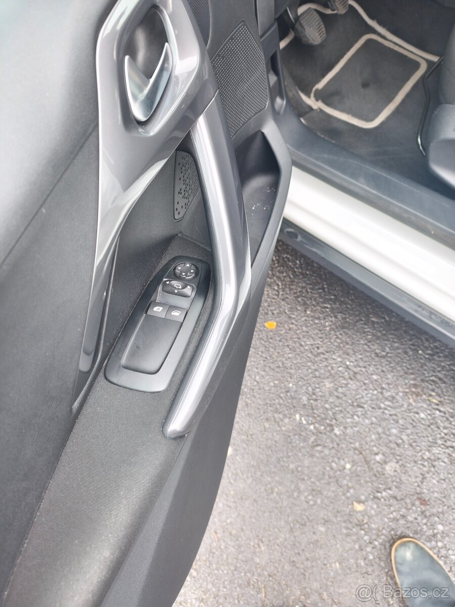 Peugeot 2008, 1. majitel, 96 KW, panorama - 13