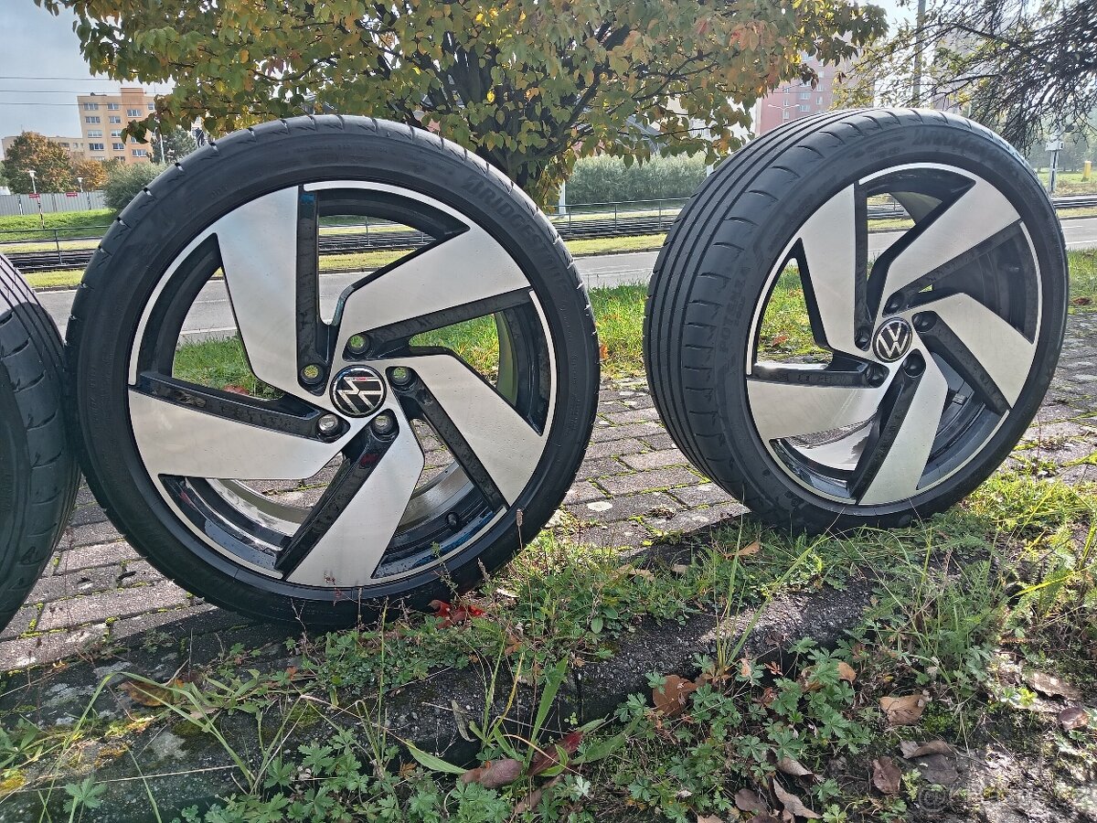 Originál ALU kola VW Golf R18 + letní pneu - 13