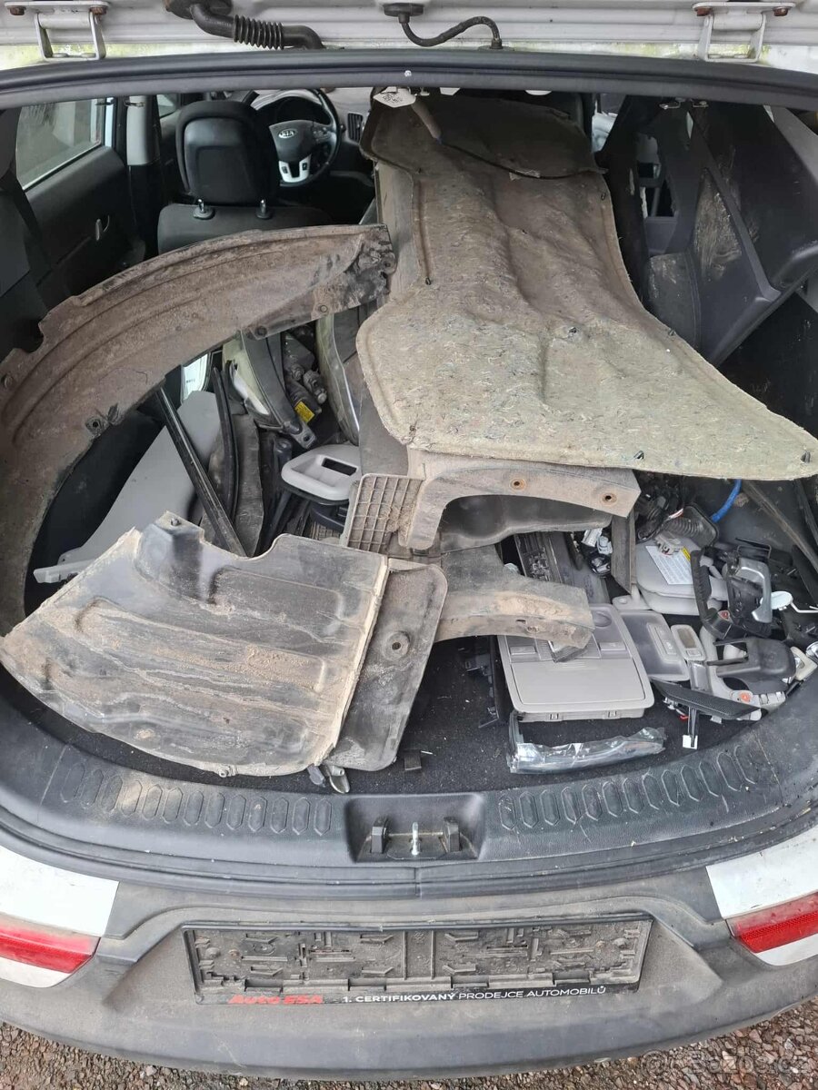 Kia Sportage 1.6 GDi 99kW rok 2012 - nájezd 117 xxx km - 13