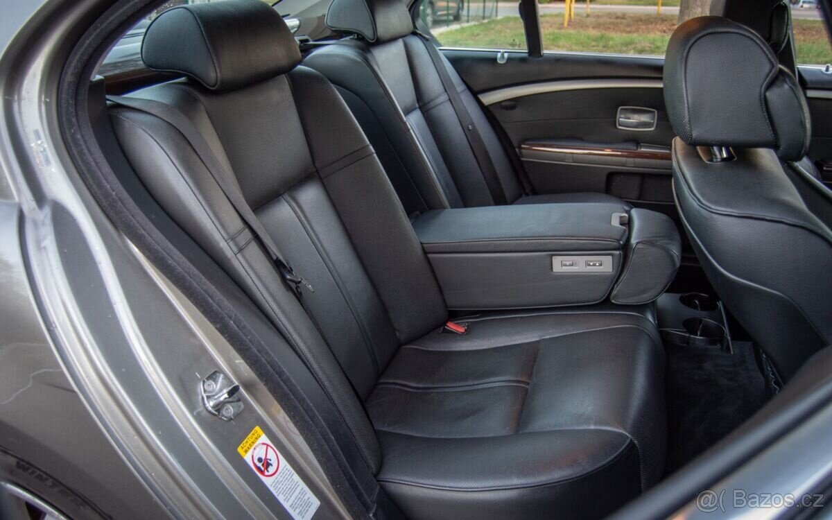 BMW 750i E65 V8 270kw - 13