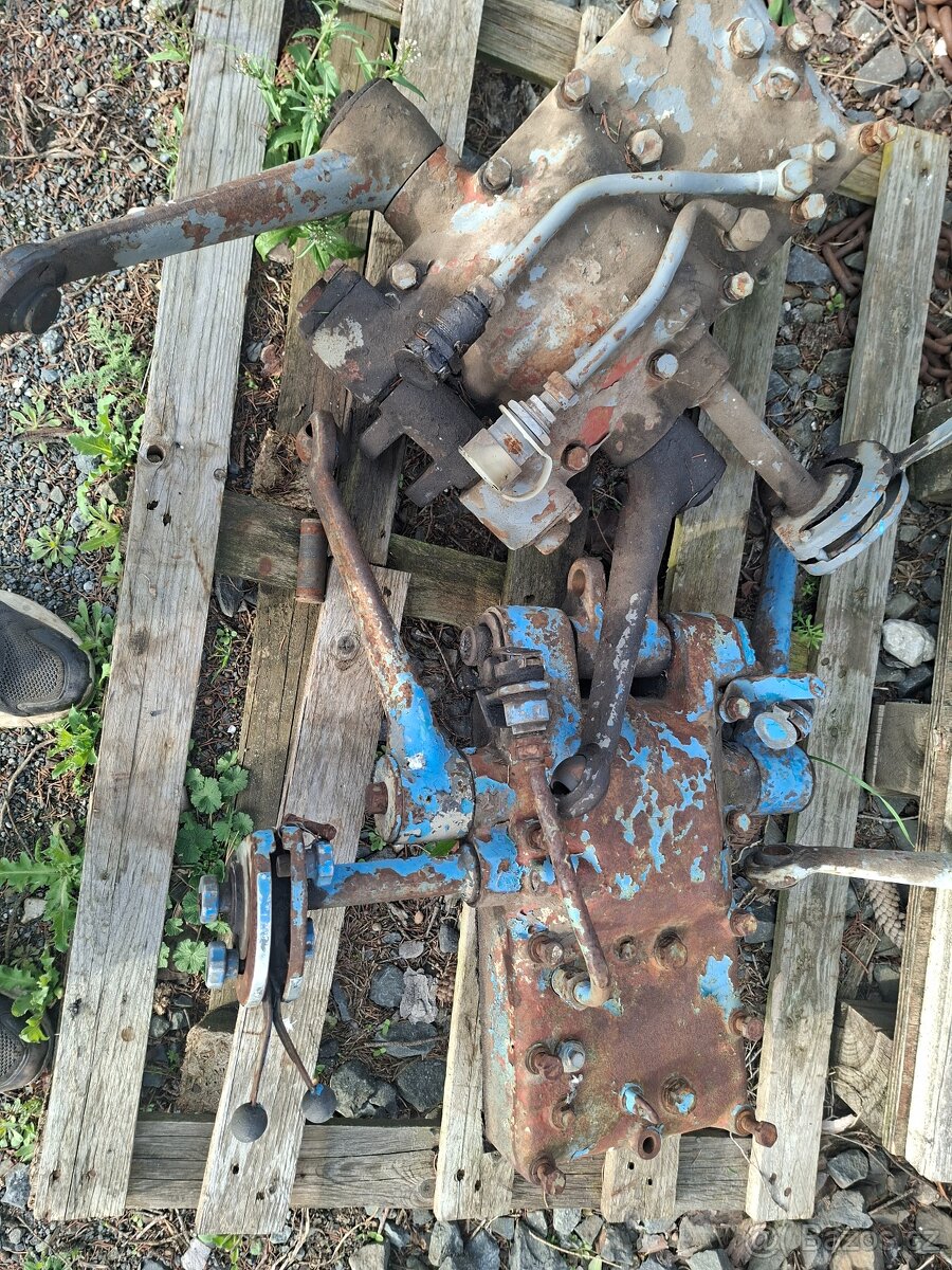 Víko hydrauliky zetor - 13