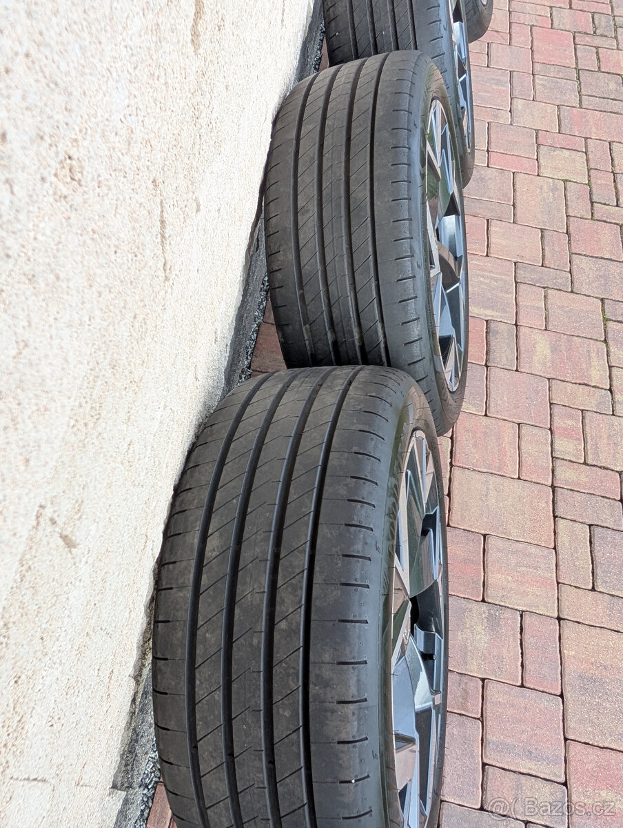 Alu kola letní 235/45 R18 Trisuli - 13
