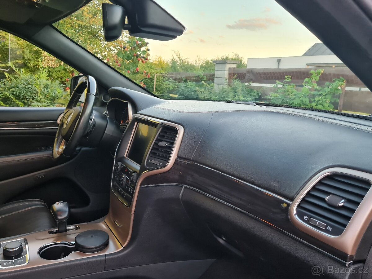 Jeep Grand Cherokee 3.0CRDi 184kW OVERLAND 108tKMM - 13