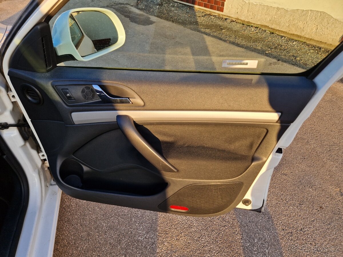 ŠKODA OCTAVIA COMBI - 13