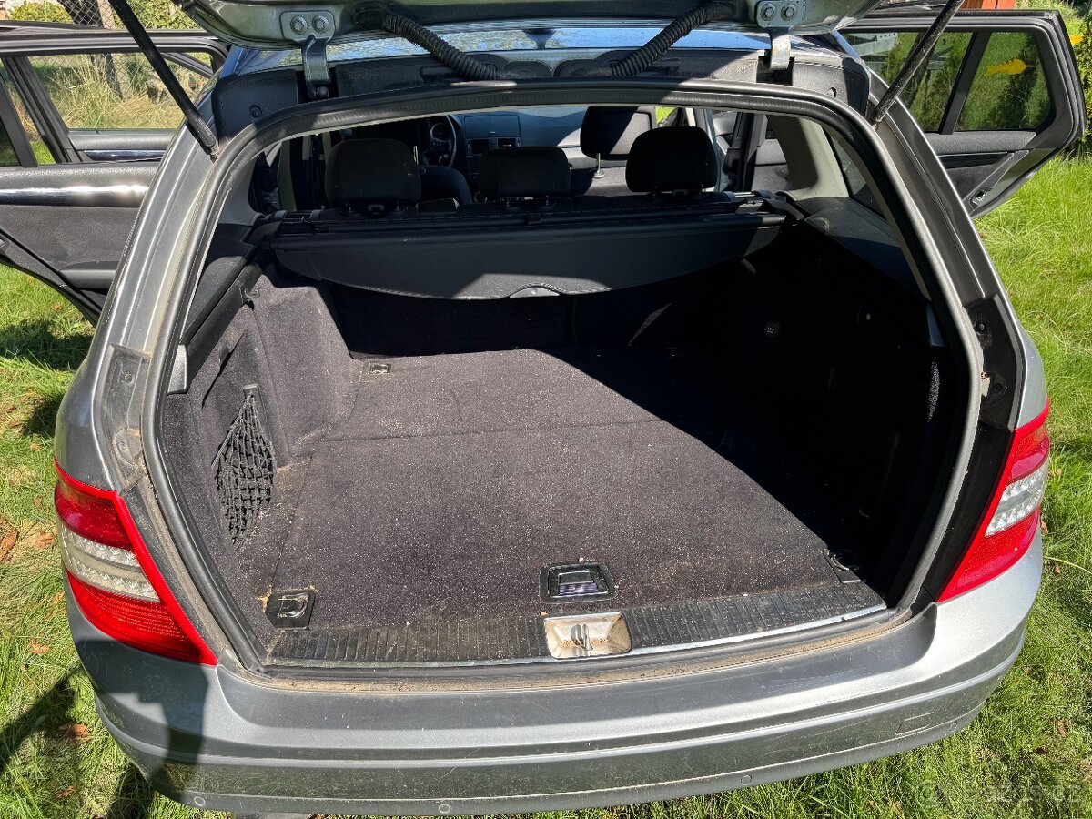 2012 Mercedes W204 C220 - 13
