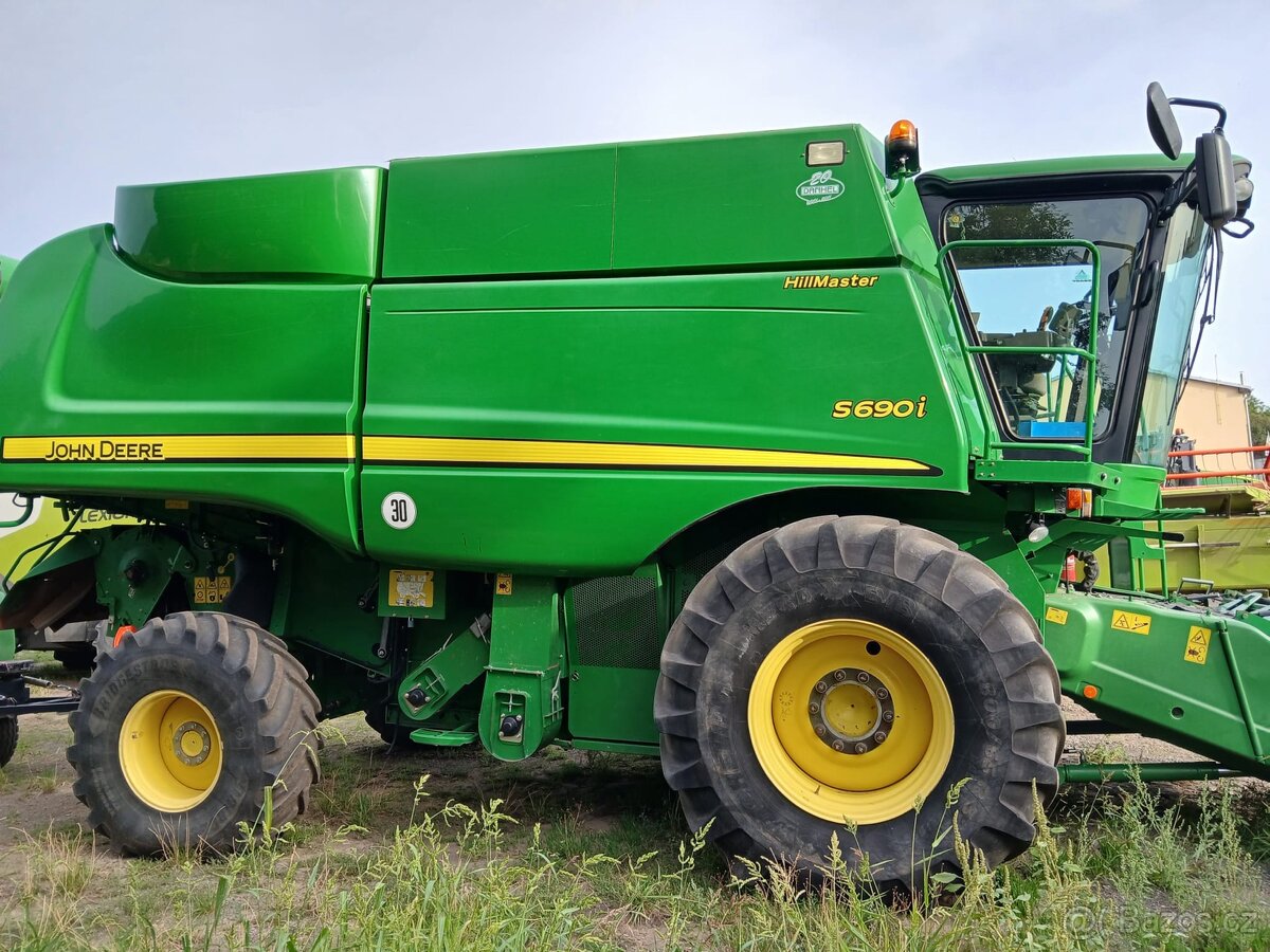 John Deere S690 - 13