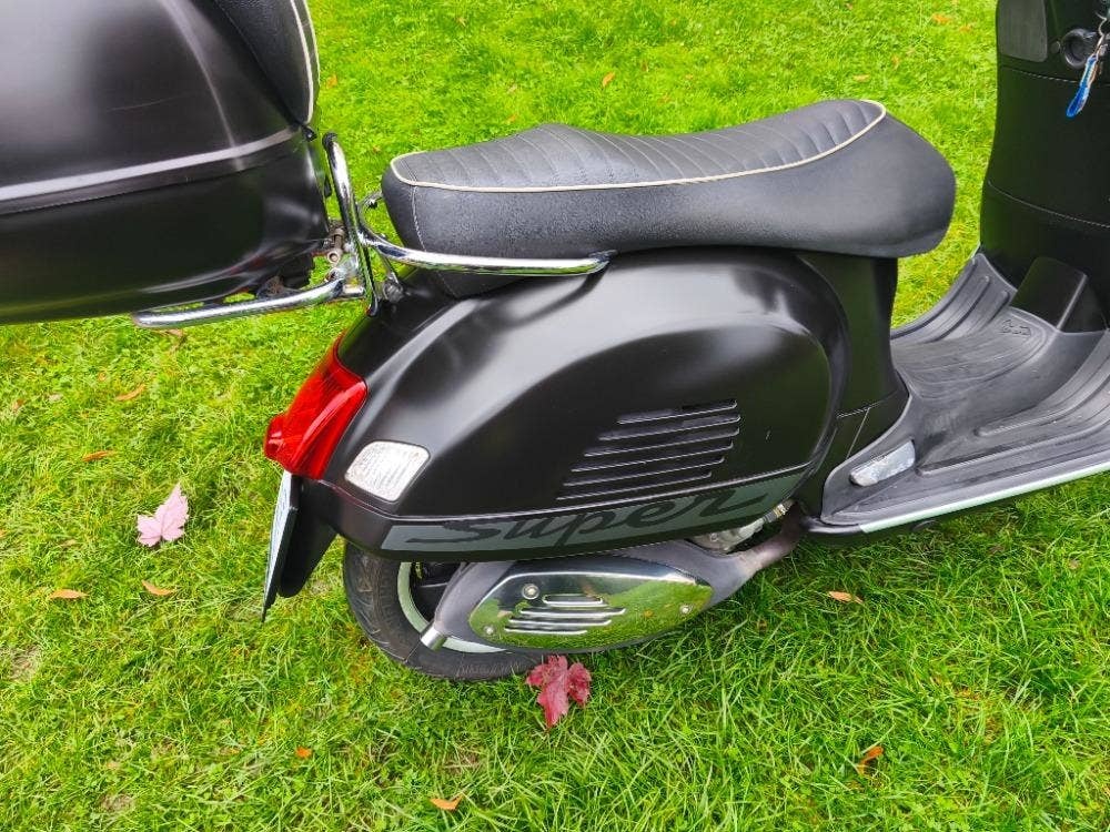 Vespa GTS 300i.e. Super (2011) velmi pěkná, 15tis.km, kufr, - 13