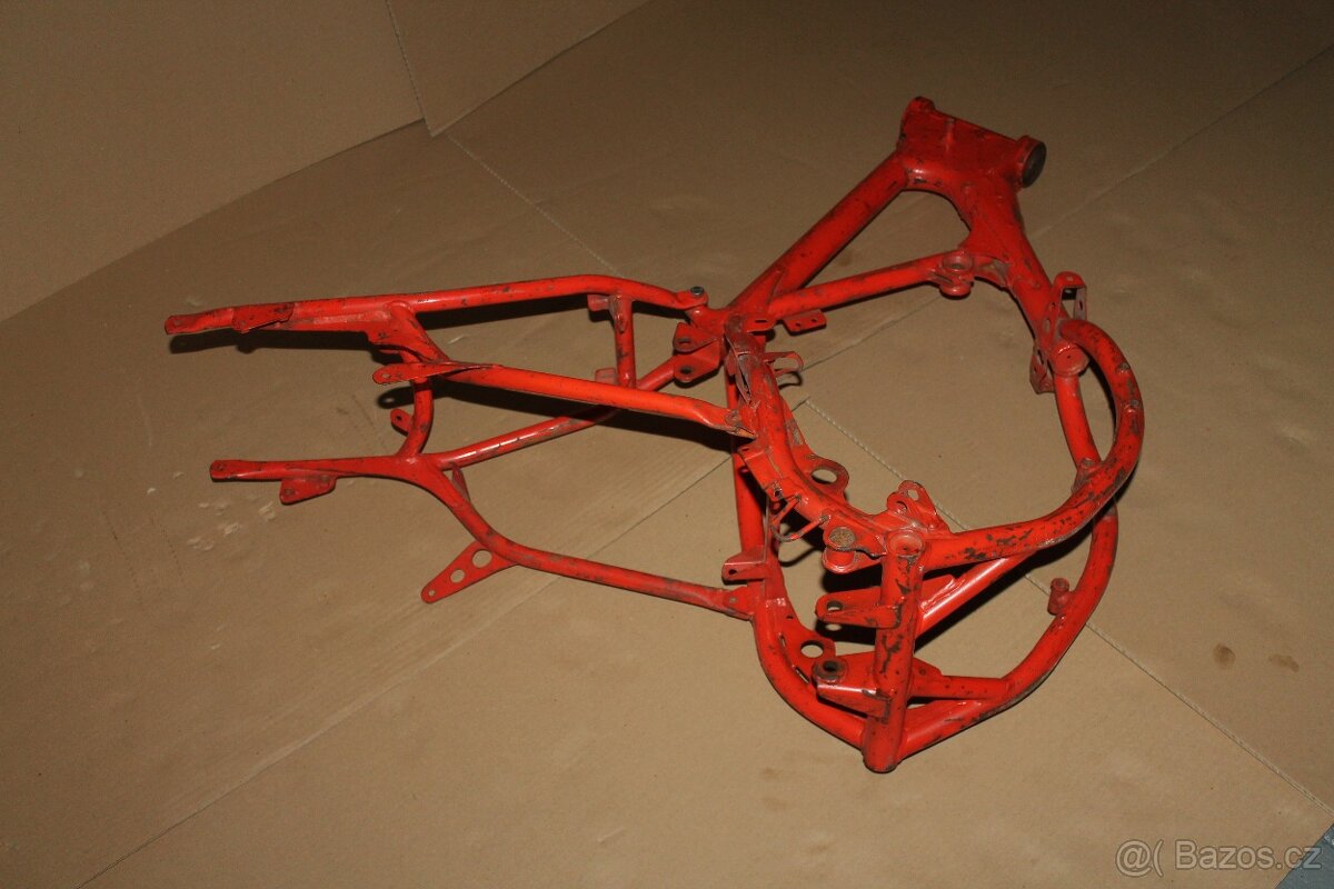 ČZ 125/519 Rám, nádrž , molitan sedla a další díly - 13
