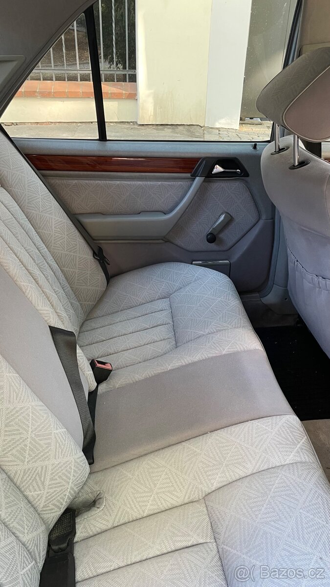 MB W124 200 E - 13