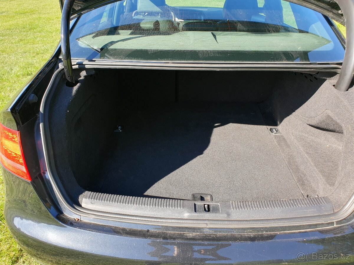 Audi A4 B8 2.0i nová stk - 13