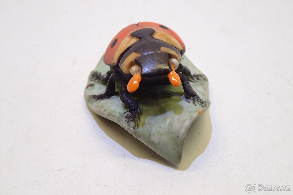 Beruška na listu - Royal Dux - 13