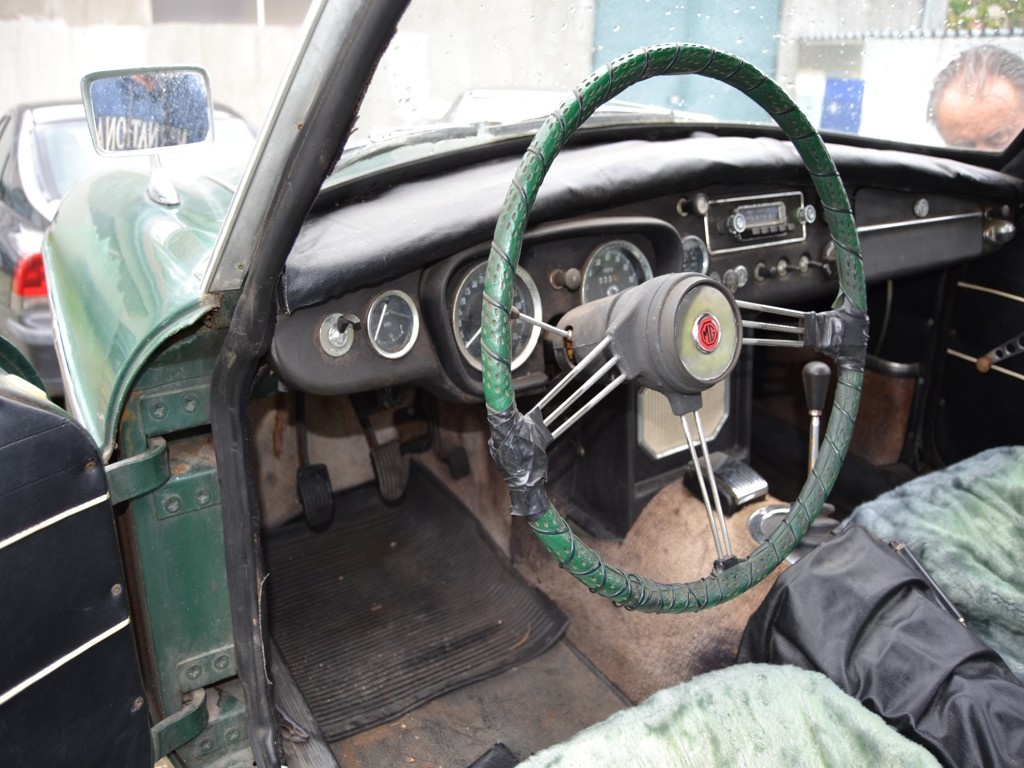 MGB GT 1800 - 13