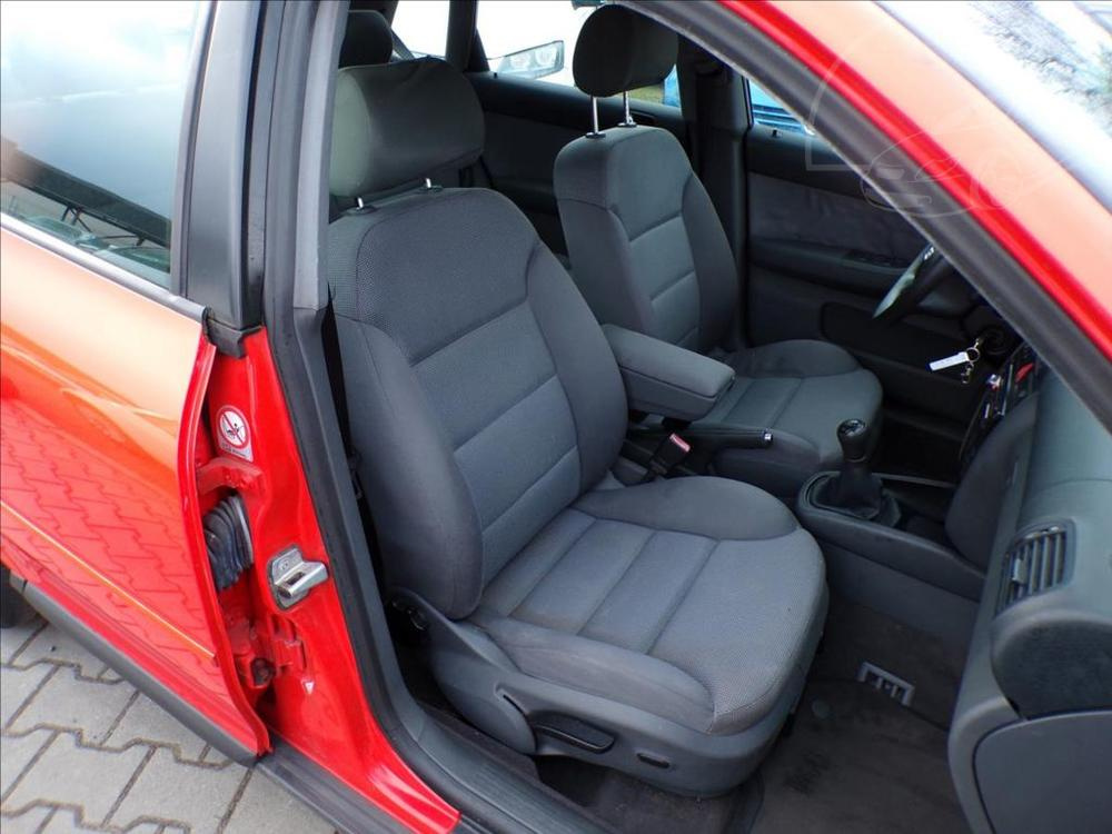 Audi A3 1,6 i KLIMATIZACE - 13