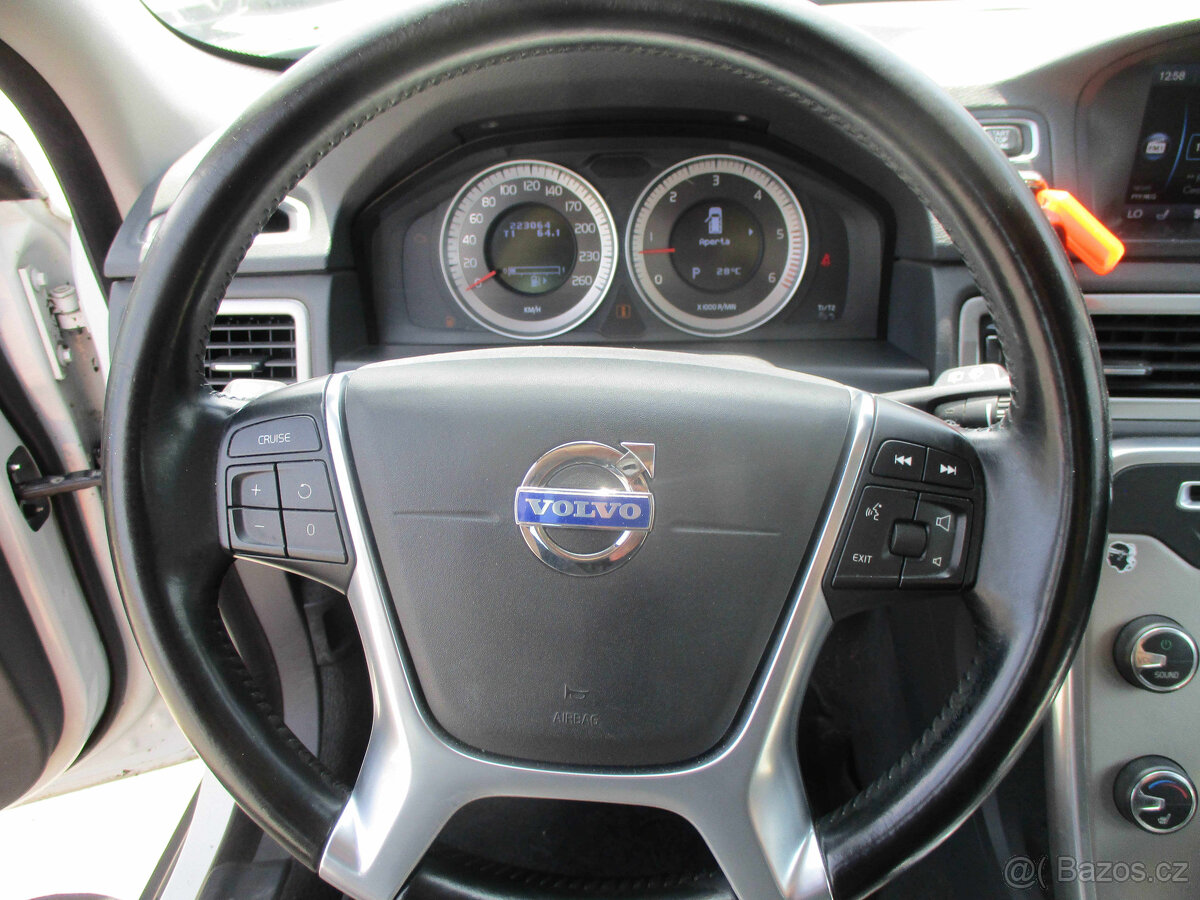 VOLVO XC70 2,4D 120KW CROSSCOUNTRY AWD GPS XENON 2013 - 13