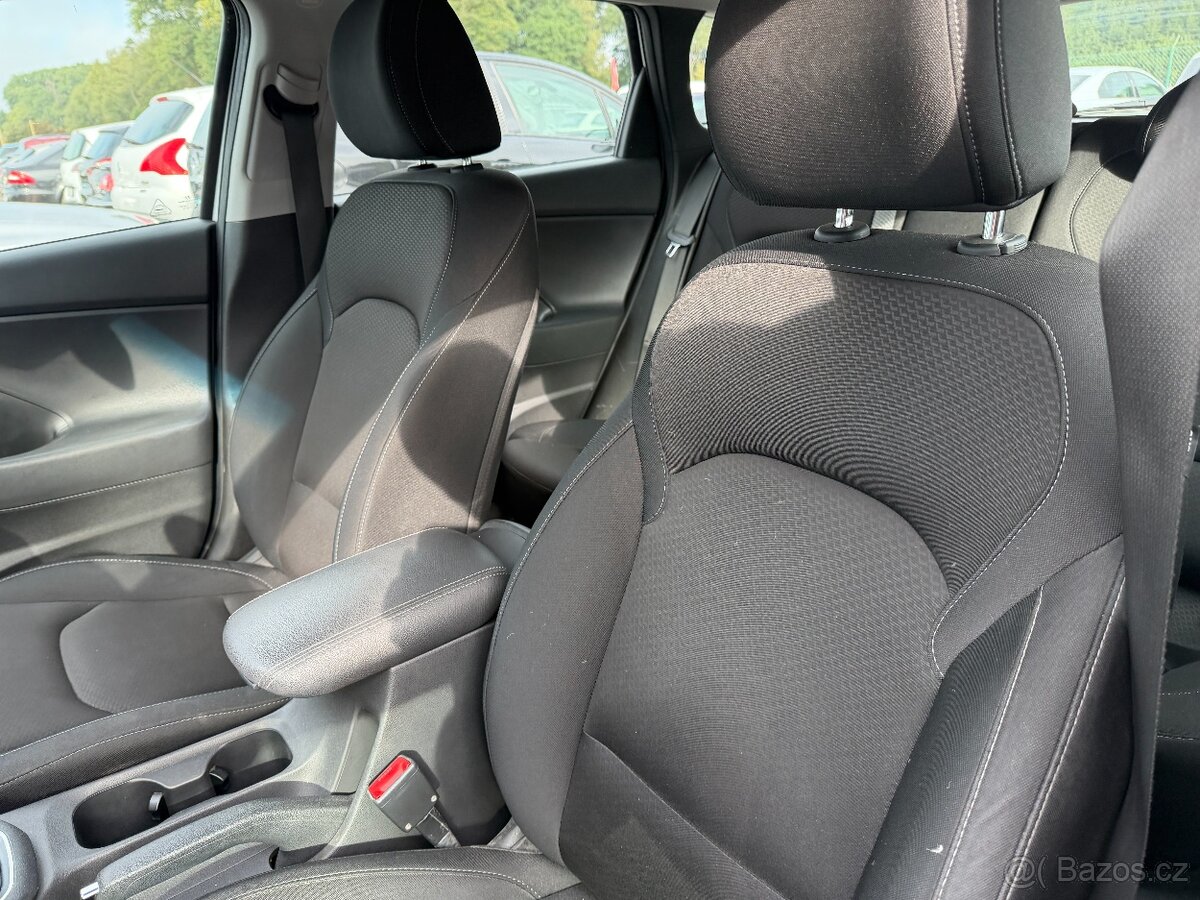 Hyundai i30 1.6 CRDi - 13