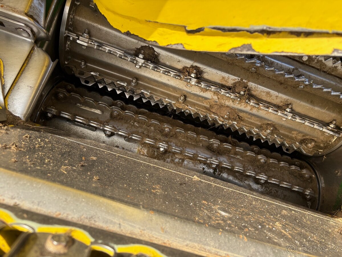 sklízecí řezačka John Deere 8600i - 13