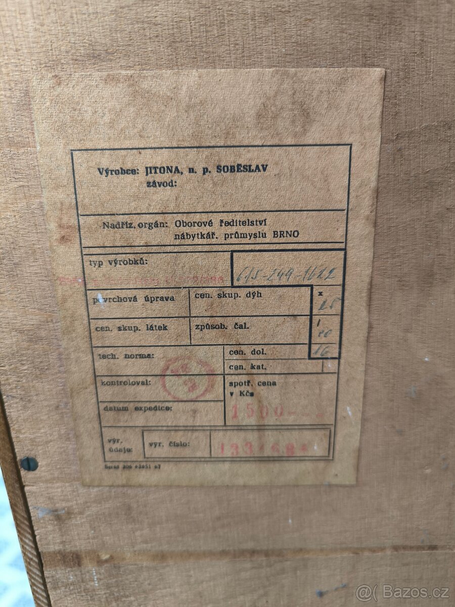 Sekretář, vitrína Jitona - Landsman a Nepožitek - 60. léta - 13