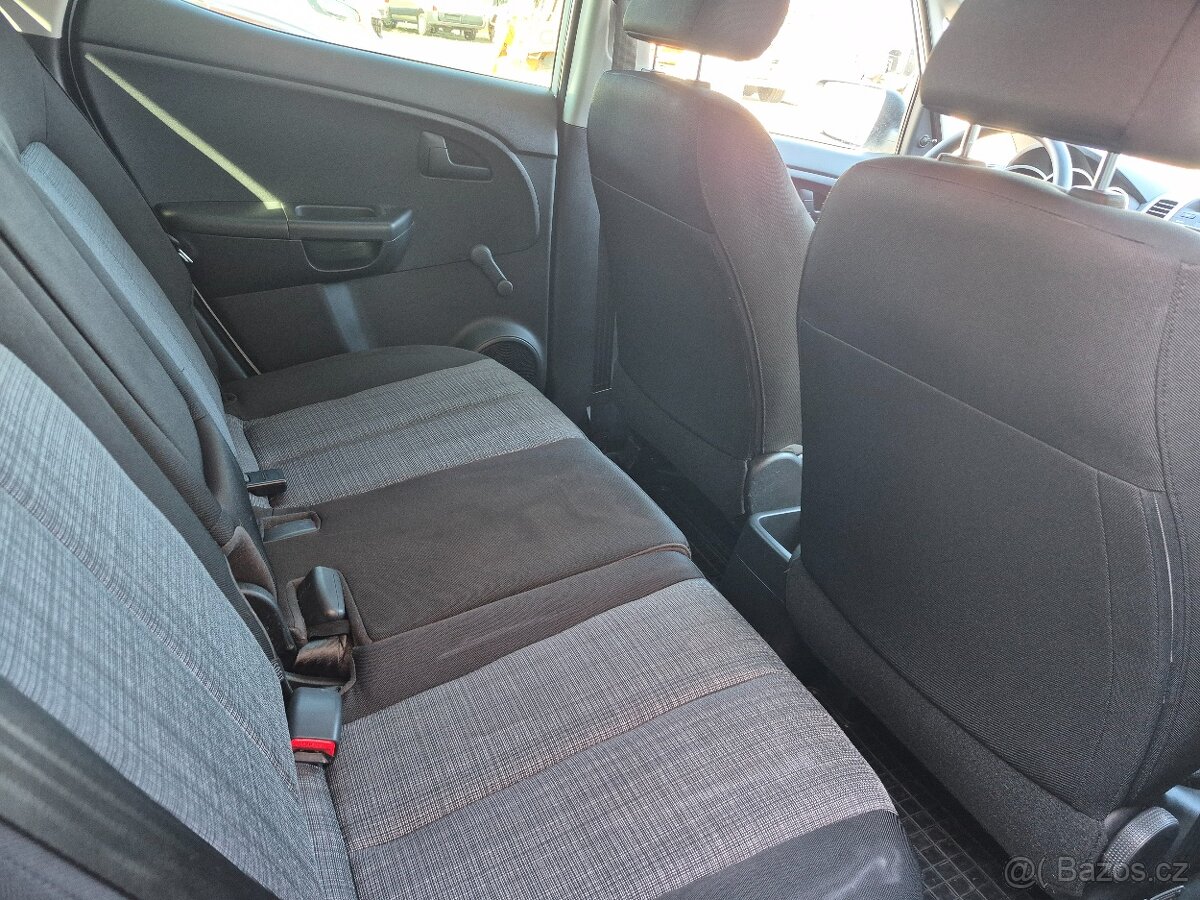 Venga, 1,4i, 66kW, serviska, ČR - 13