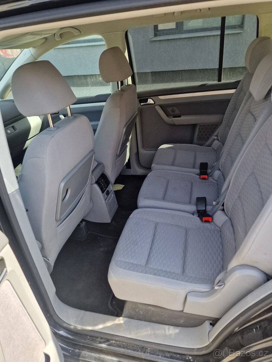 Volkswagen Touran - 13