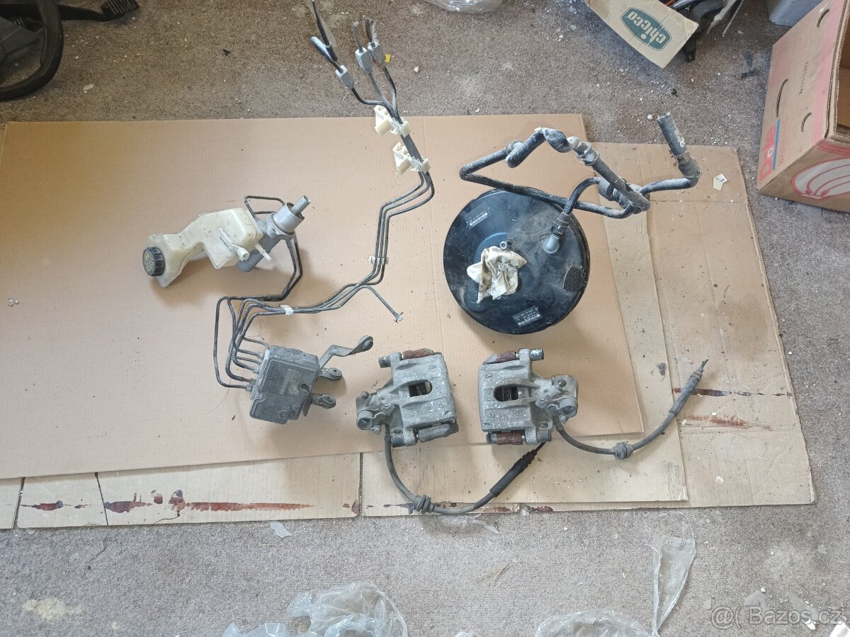 MAZDA 3 1.4 16v r.2007 / díly - 13