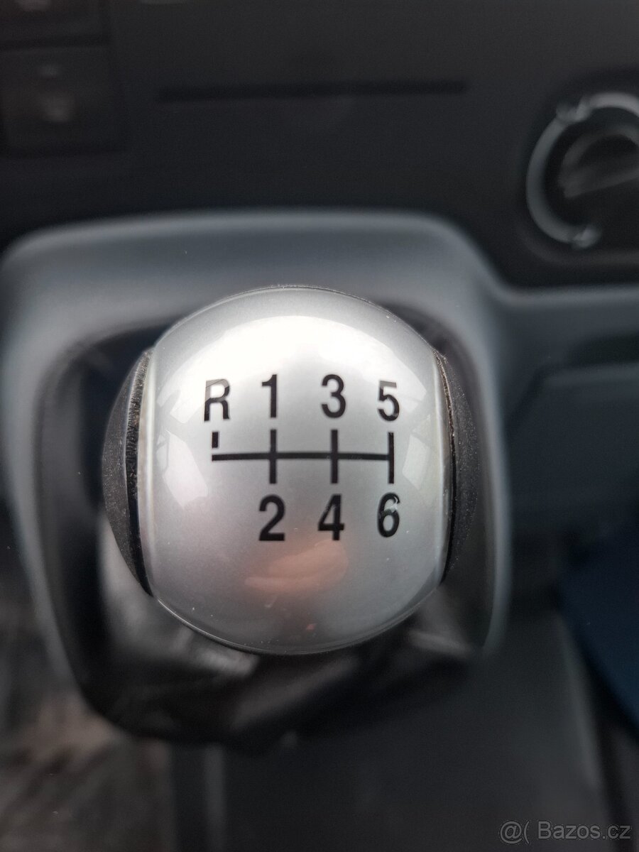 Ford Transit 2,2 TDCi bus 9 míst 92 kw - 13