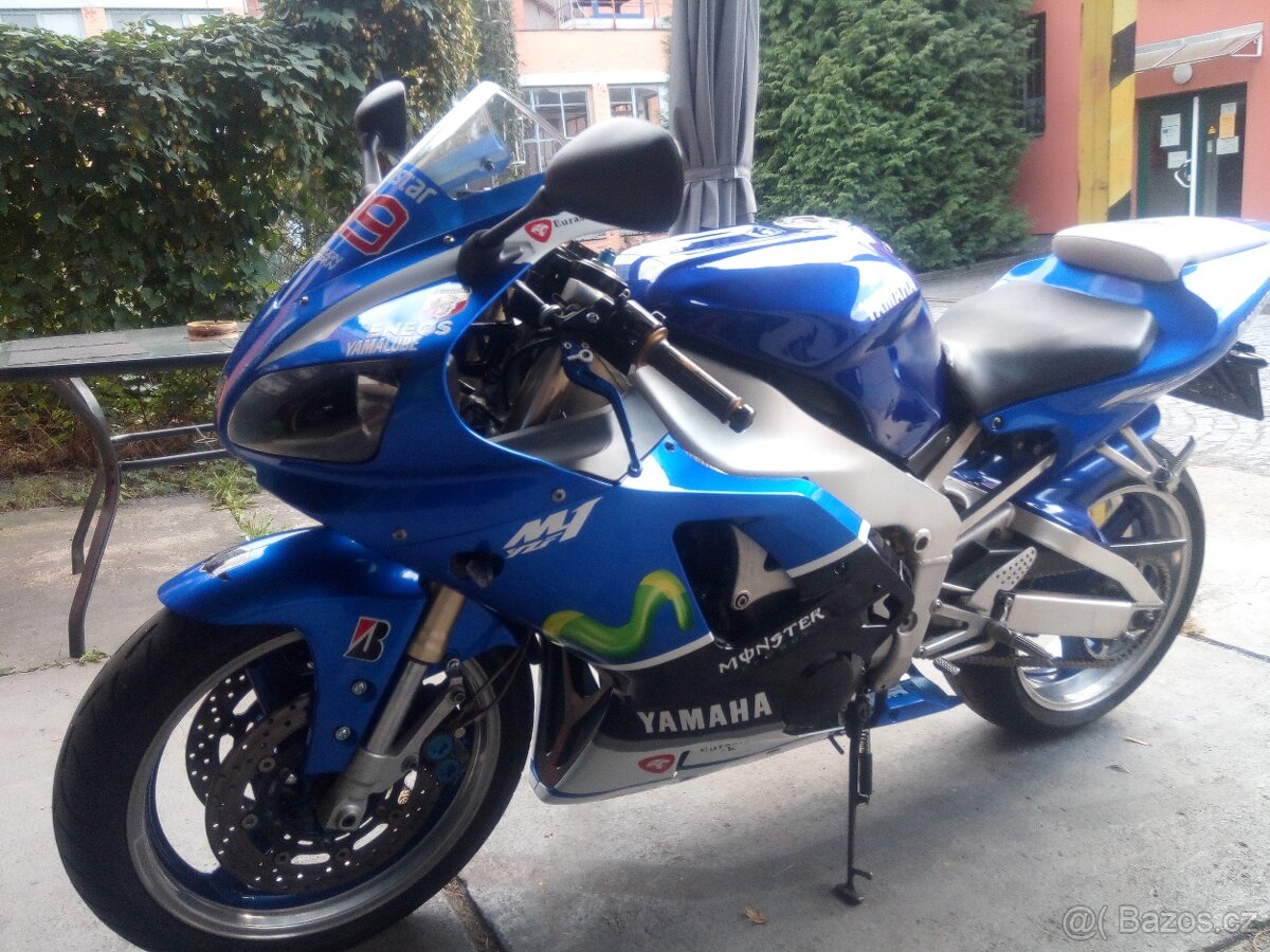Yamaha R1 - 13