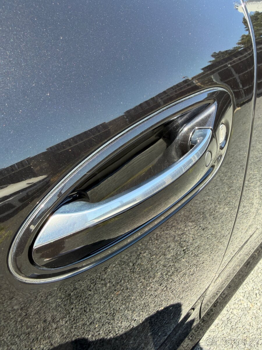 Porsche Panamera, Panamera Turbo V8 - 13