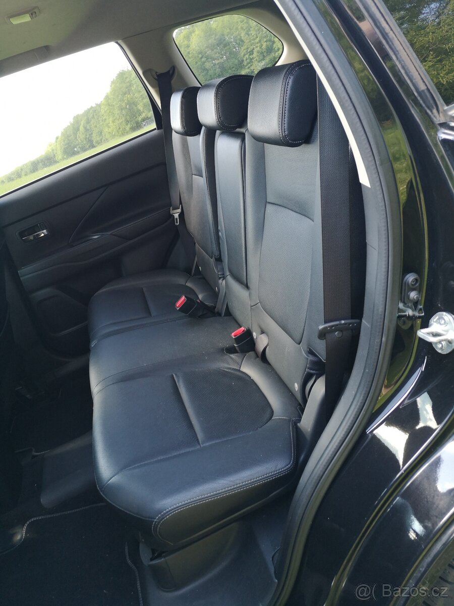 MITSUBISHI OUTLANDER PHEV HYBRID PLNÝ SERVIS - 13