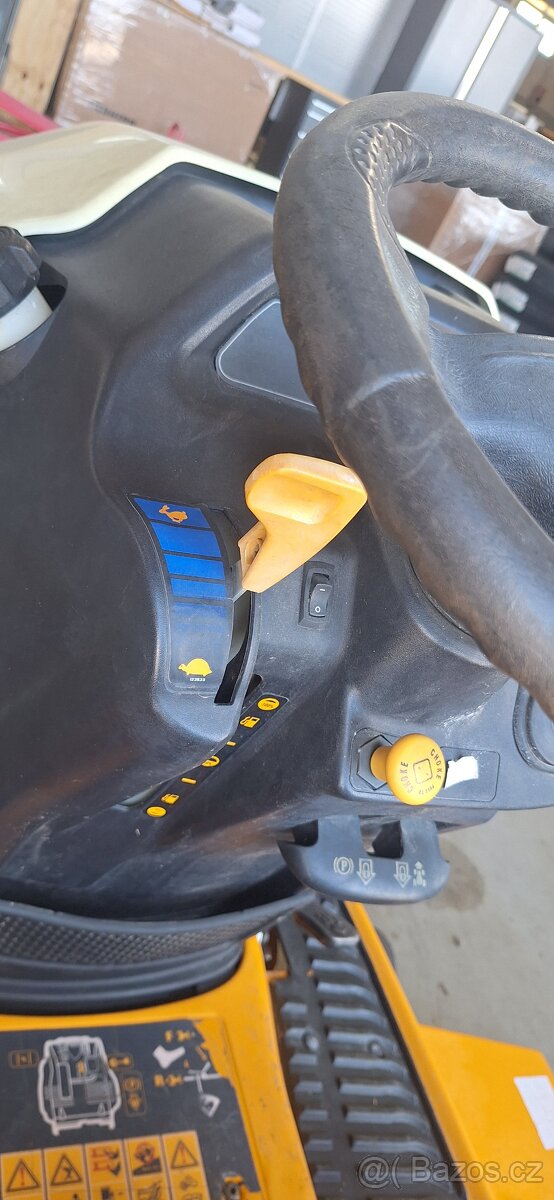 Zahradní traktůrek Cub Cadet - 13