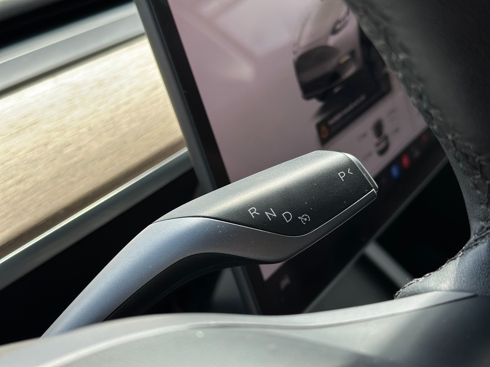 Tesla Model Y 2023 - 13
