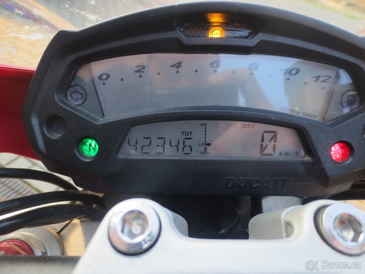 Ducati Monster 1100 Evo - 13