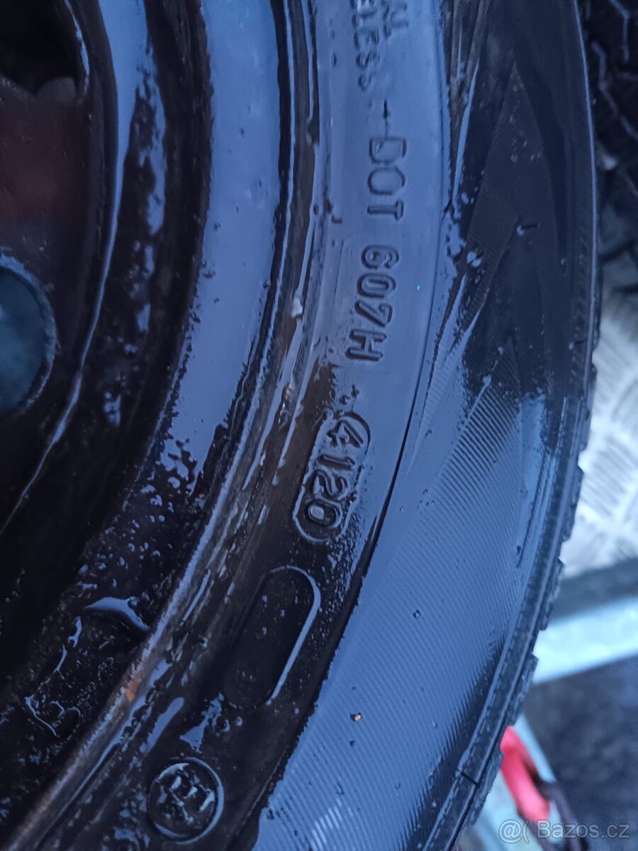 175/65 R14 zimní sada Nokian 6,5-7 mm + disk Peugeot 206 - 13