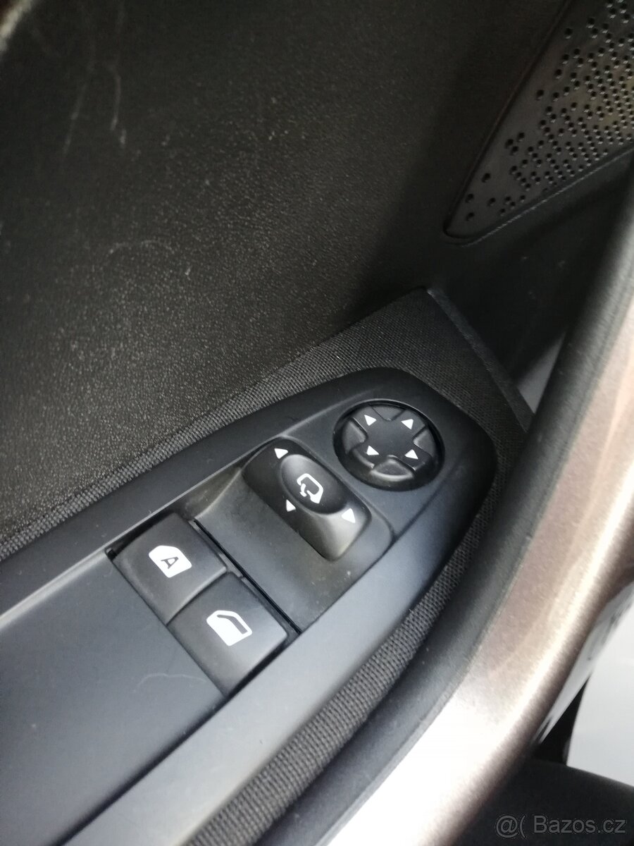 Peugeot 2008 1.2 60kw - ideál na kratší vzdálenosti - VÝMĚNA - 13