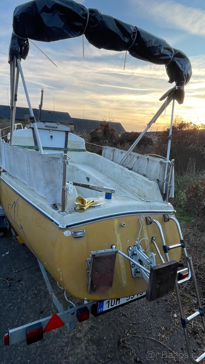 Loď s vlekem bez Tp - 13