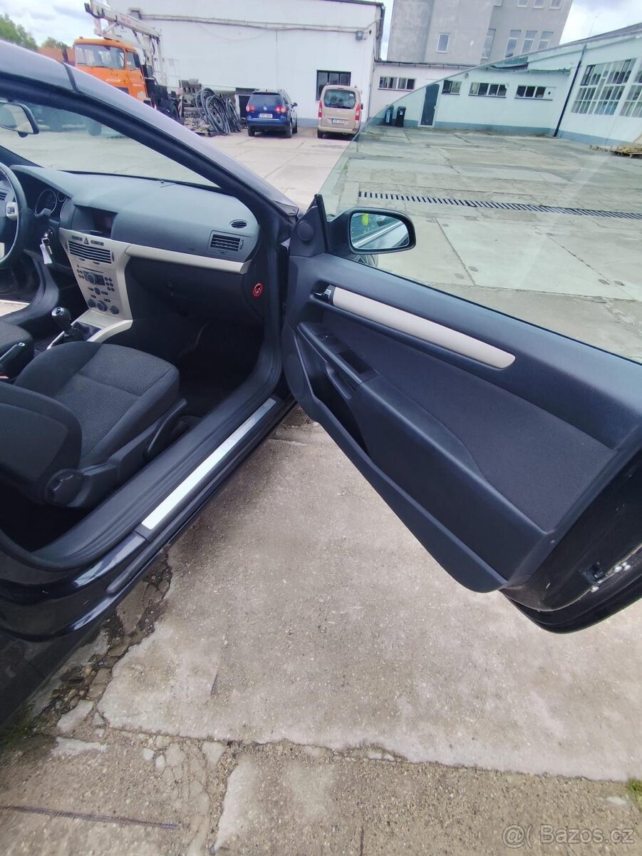 OPEL ASTRA CABRIO RV 2006 - 13