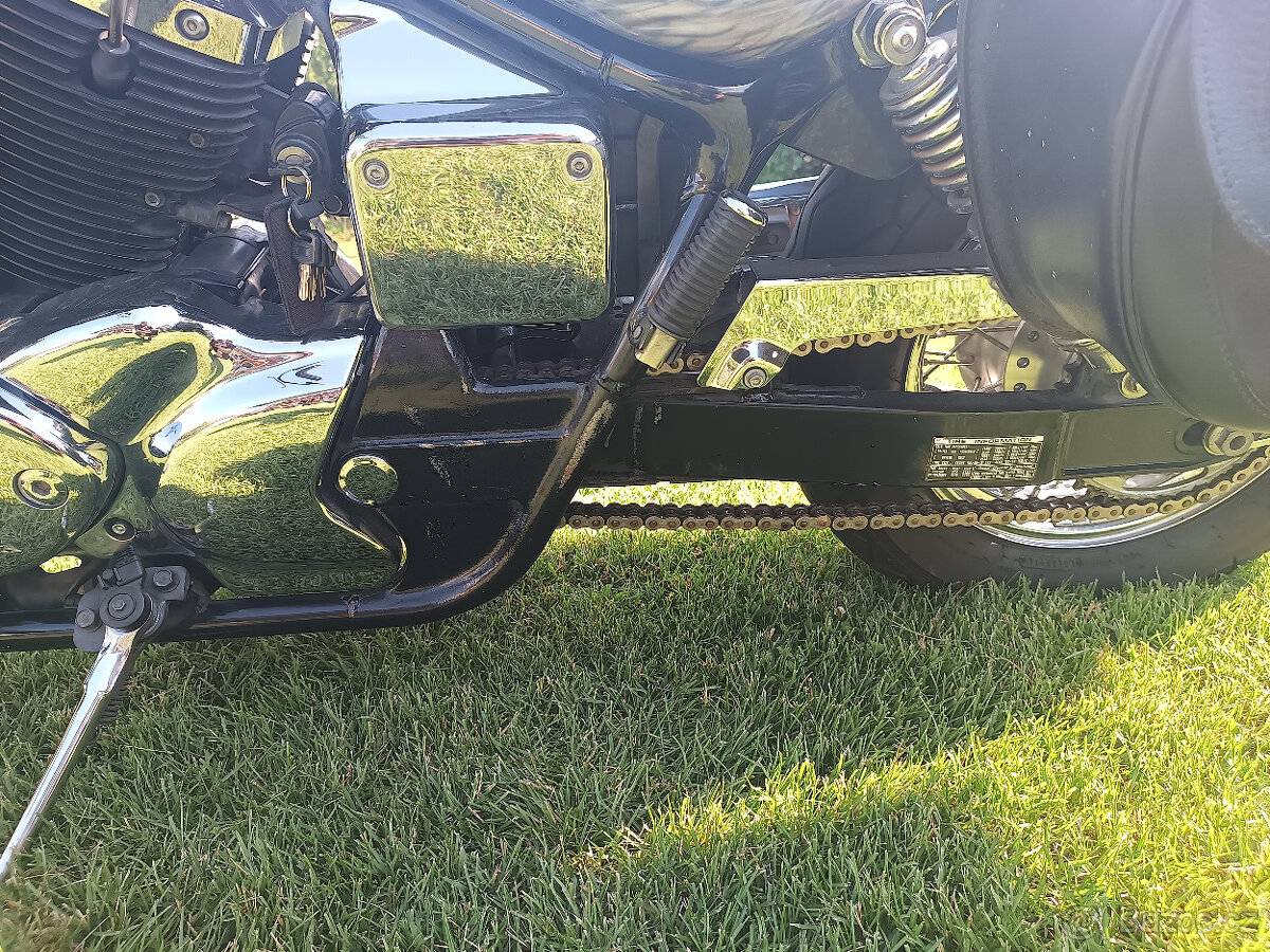 Honda VT750 Black Widow - 13