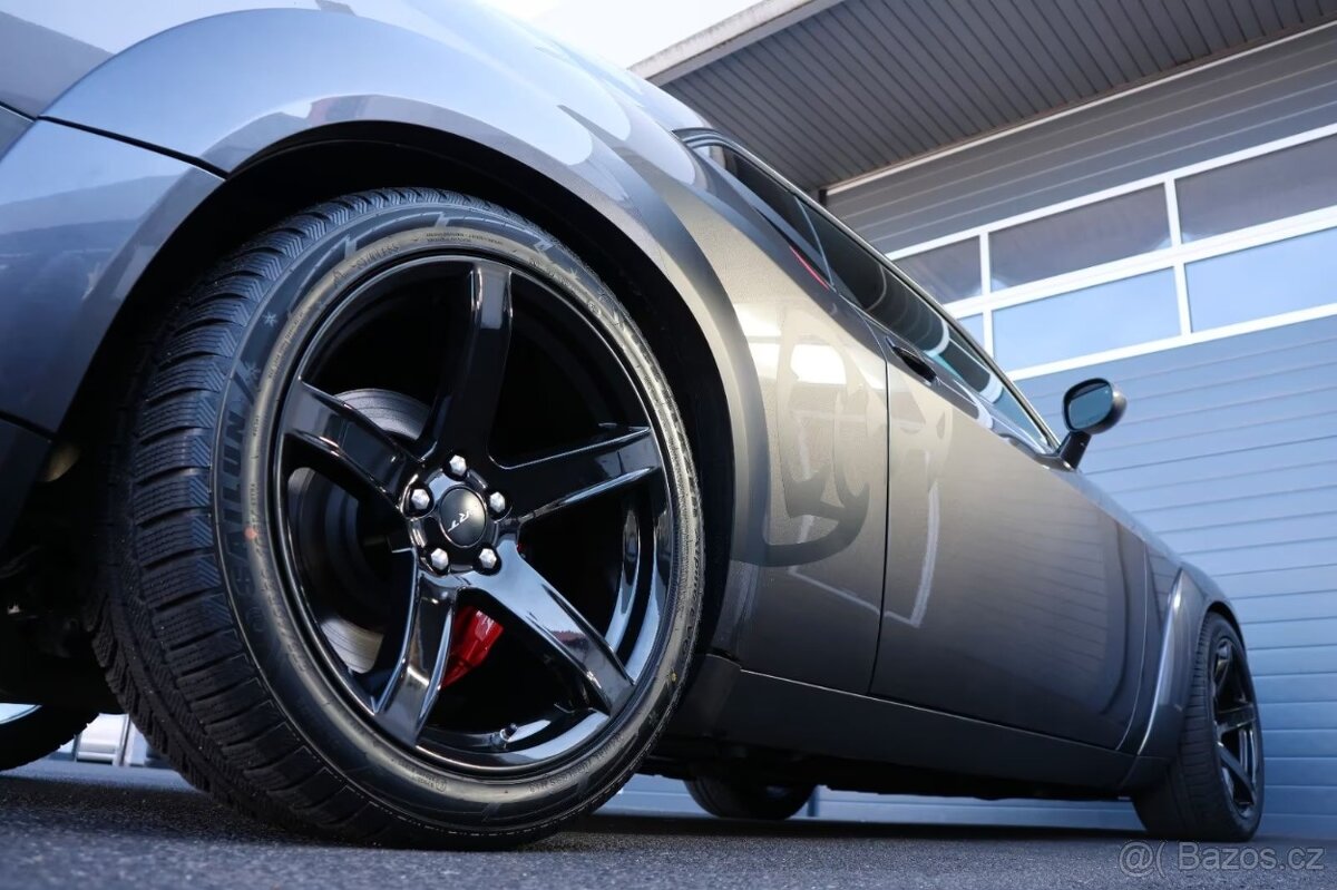 Dodge Challenger SRT Hellcat Jailbreak WideBody (č. B44) - 13
