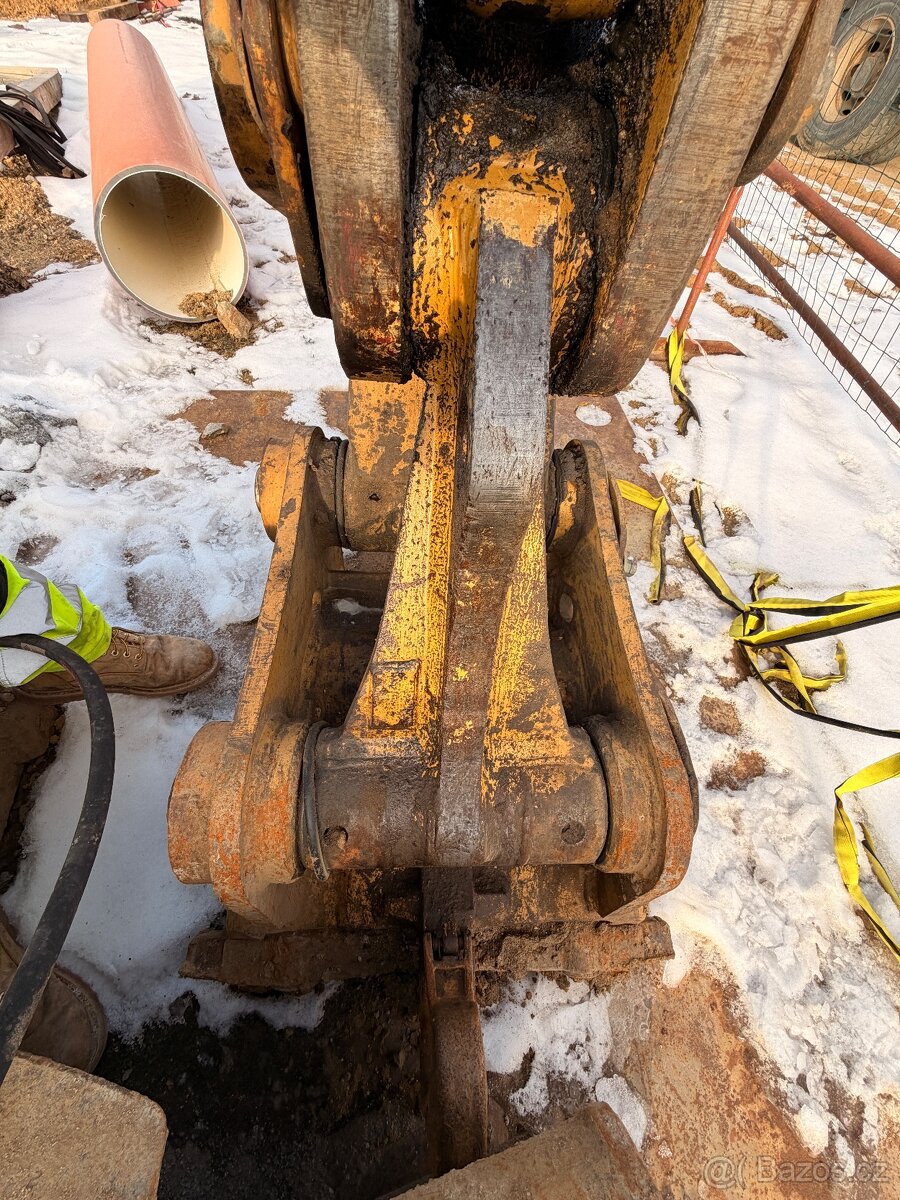 CAT M322C - prasklý blok motoru - 13