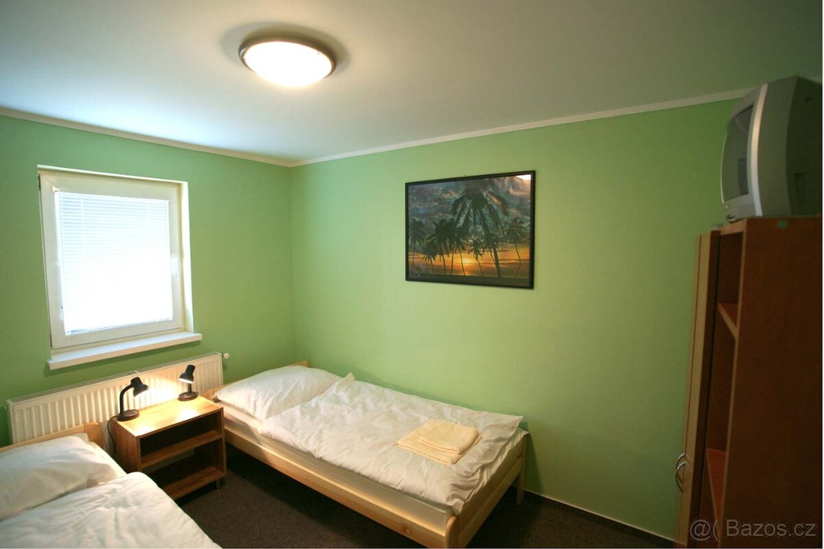 Na predaj budova pre obchod a služby - 13