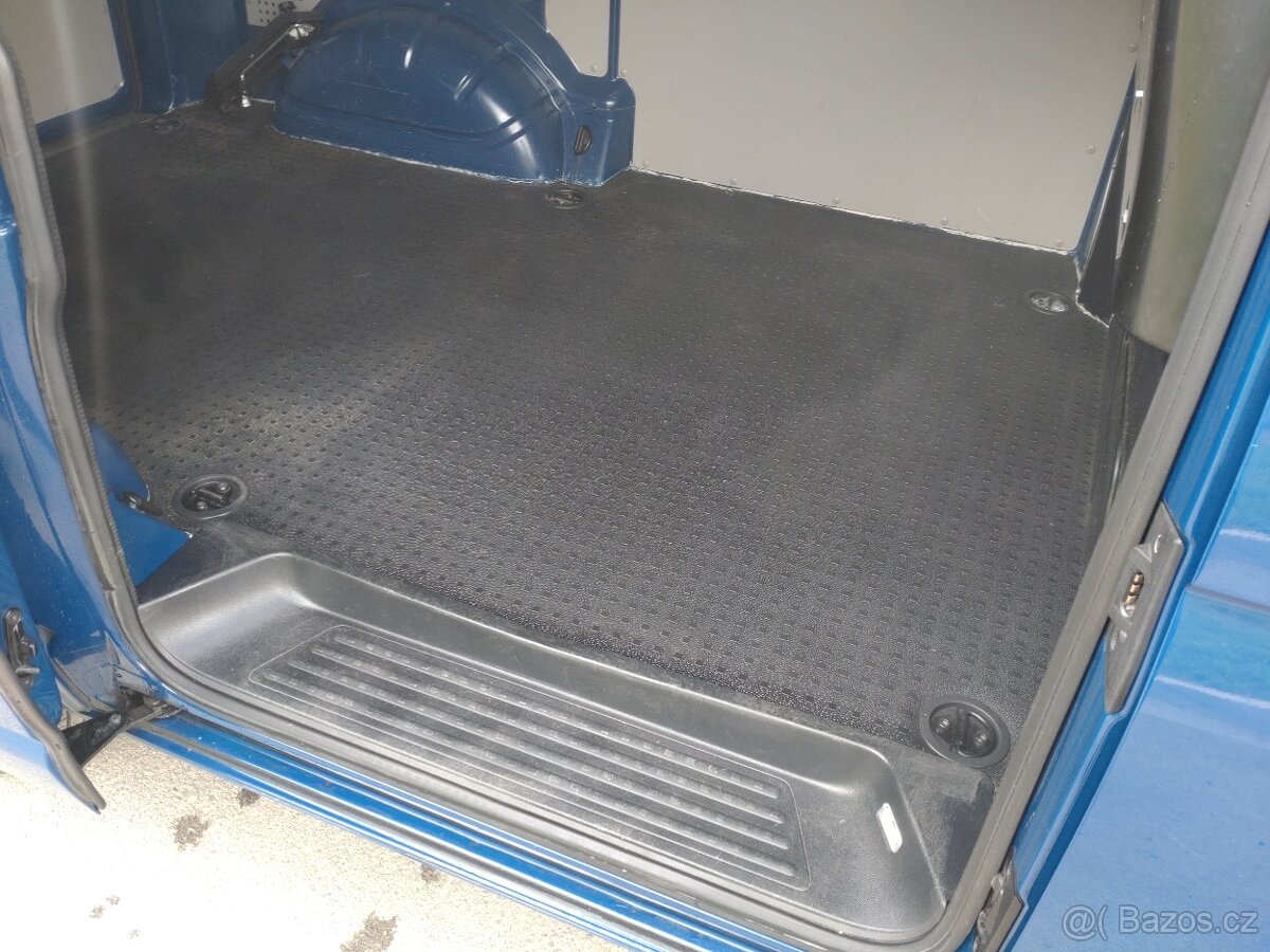 VOLKSWAGEN TRANSPORTER 2.0 TDi T6 - DPH - 76.000 km - 13