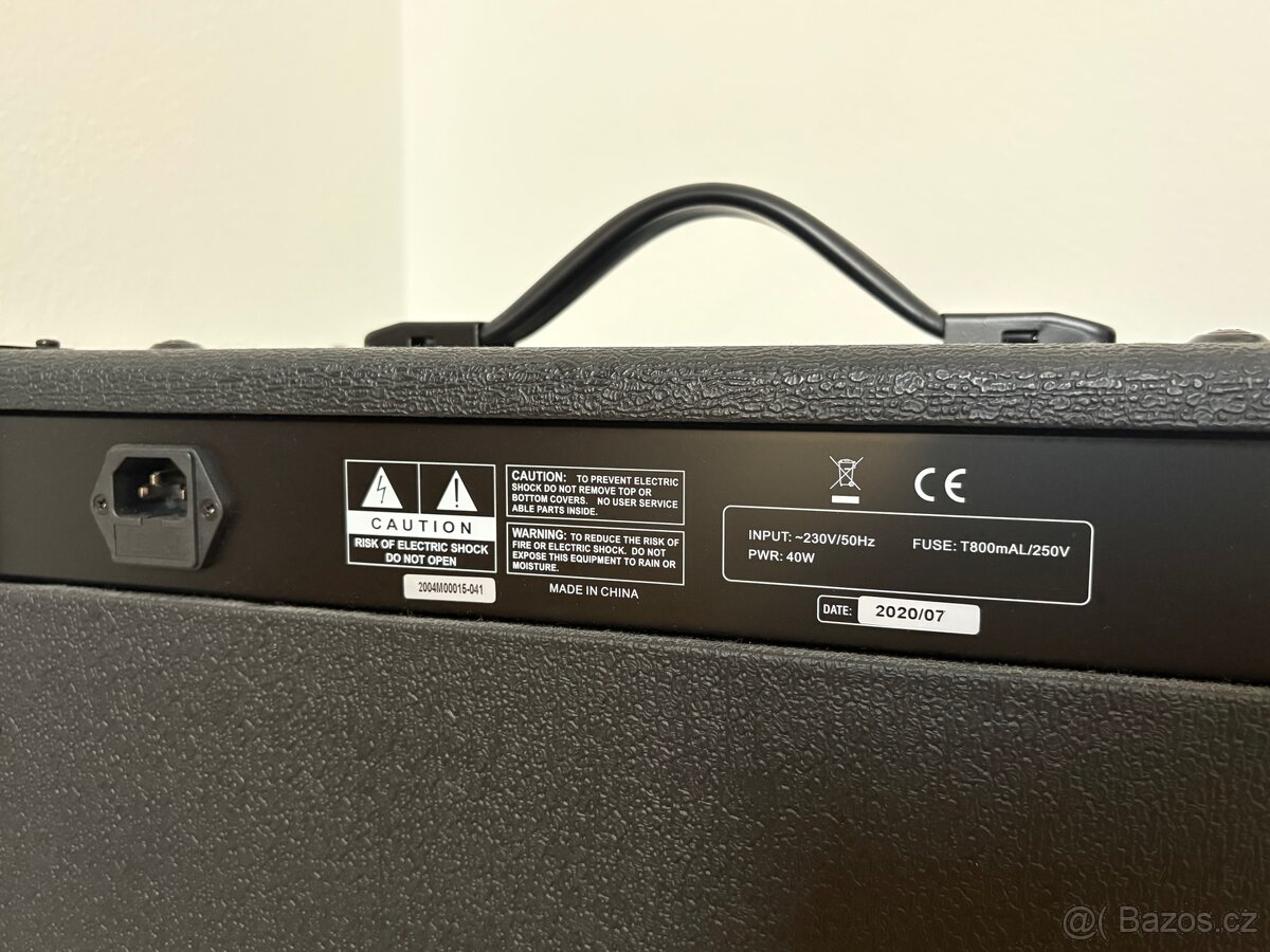 Elektroakustická kytara a kombo - 13