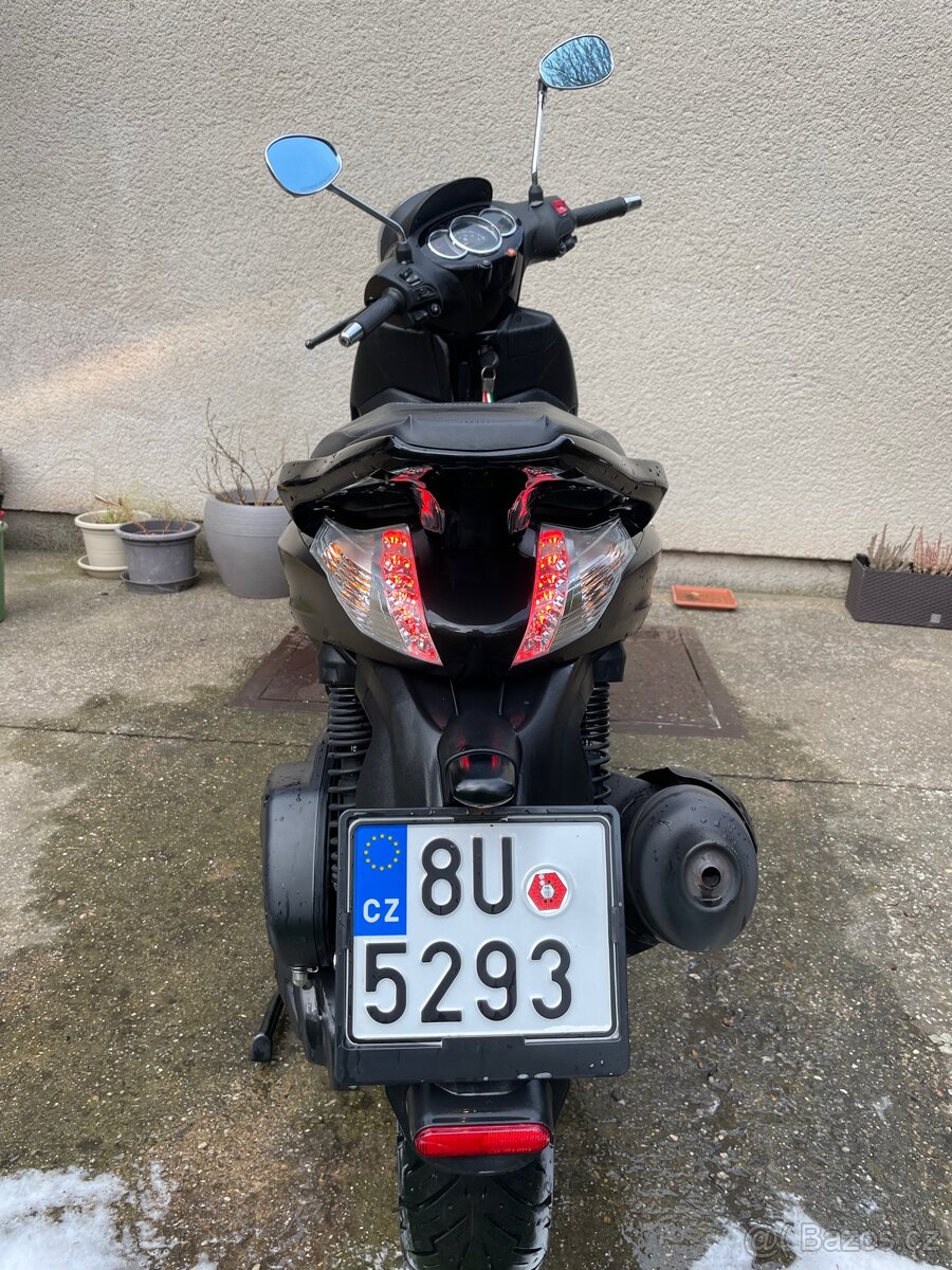 Piaggio Beverly 300, rok 2018 - 13