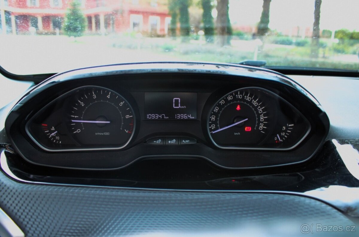 Peugeot 2008 1.2 PureTech Style - 13